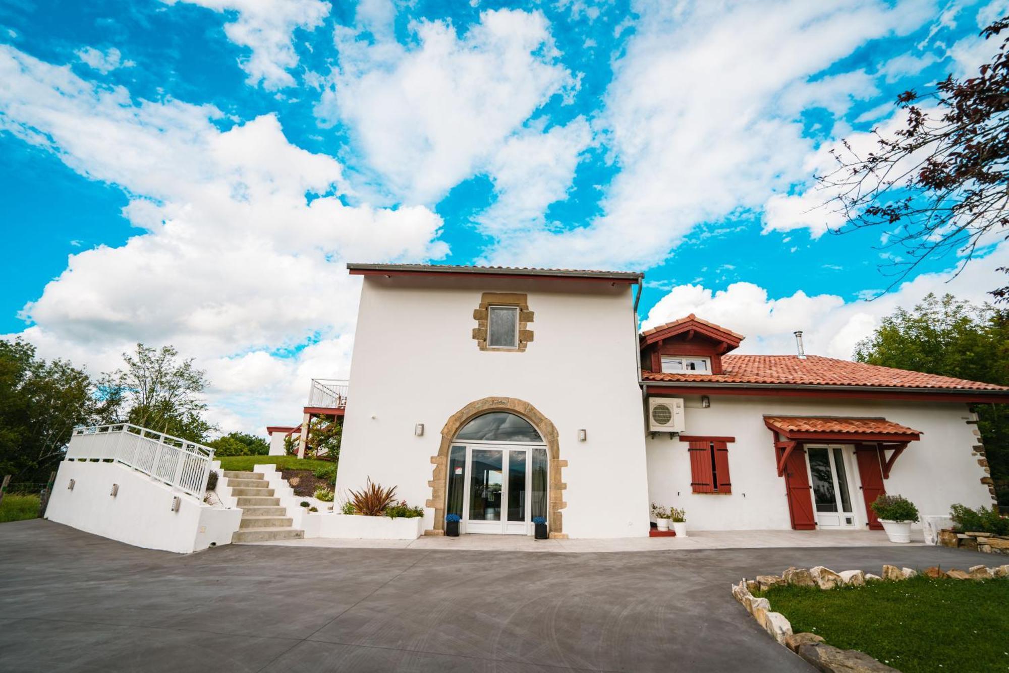 Bed & Breakfast Perbos 1556 La Bastide-Clairence Buitenkant foto